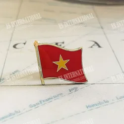 Vietnam National Flag Lapel Pins Crystal Epoxy Metal Enamel Badge Paint Brooch Souvenir Suit Personality Commemorative Gifts