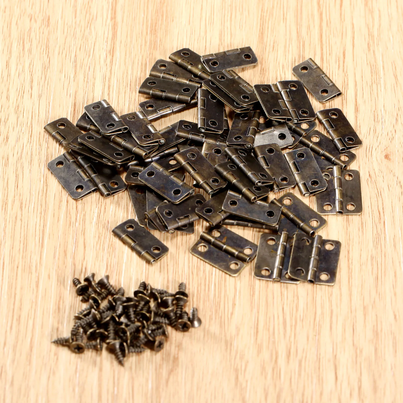 50 sztuk Mini mała skrzynia z biżuterią prezent wino drewniane pudełko Case meble domek dla lalek zawias do drzwi ze śrubą Home 16*13mm