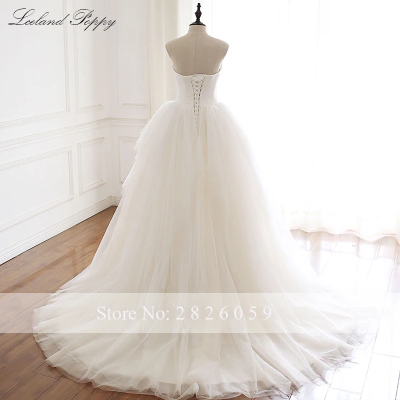 Lceland Poppy Elegant A-line Strapless Tulle Wedding Dresses Sleeveless Floor Length Tiered Court Train Bridal Dress