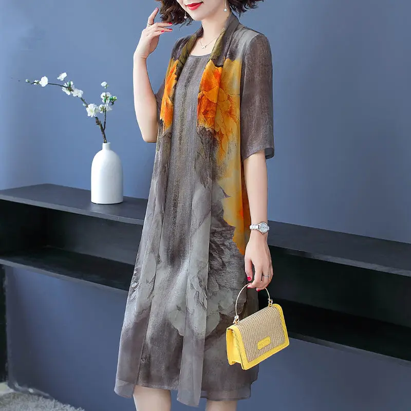 

2021 Middle-Aged Women Plus Size Print Fake Two Piece Dresses Vintage Chiffon Half Sleeve Dresses Female Scarf Collar Long Dress