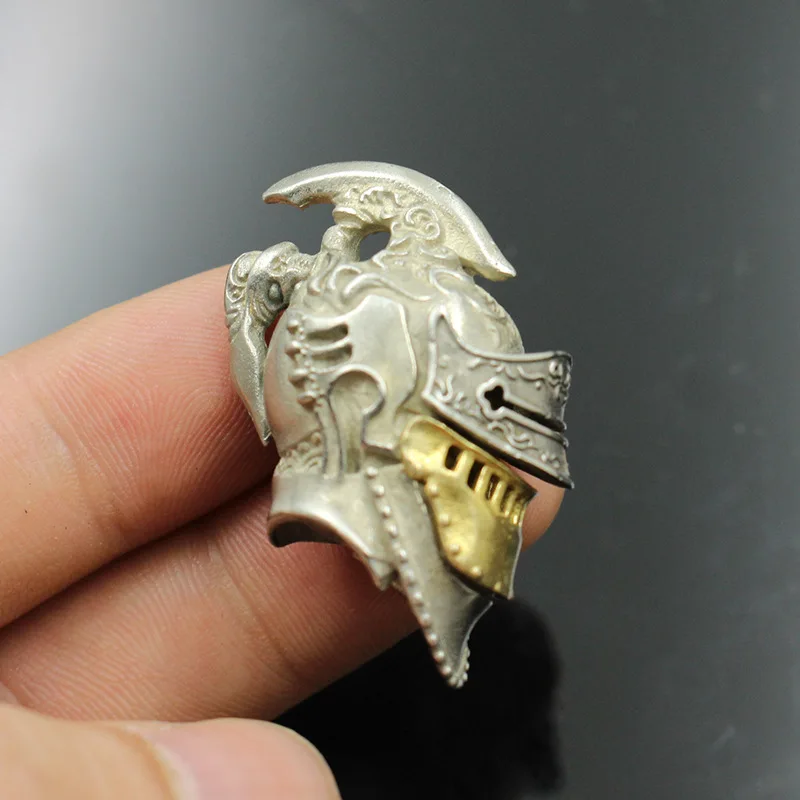 Vintage Skull Rome Knight Helmet Pendant for Men Women Pendant Fashion Accessories
