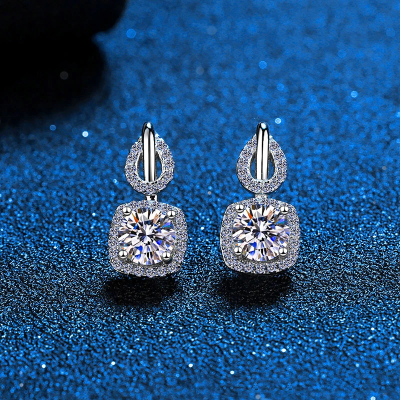 100% Moissanite Stud Earrings 0.8CT Sterling Silver Heart Arrows Cut Lab Diamond Ear Studs for Women Birthday Christmas Gift