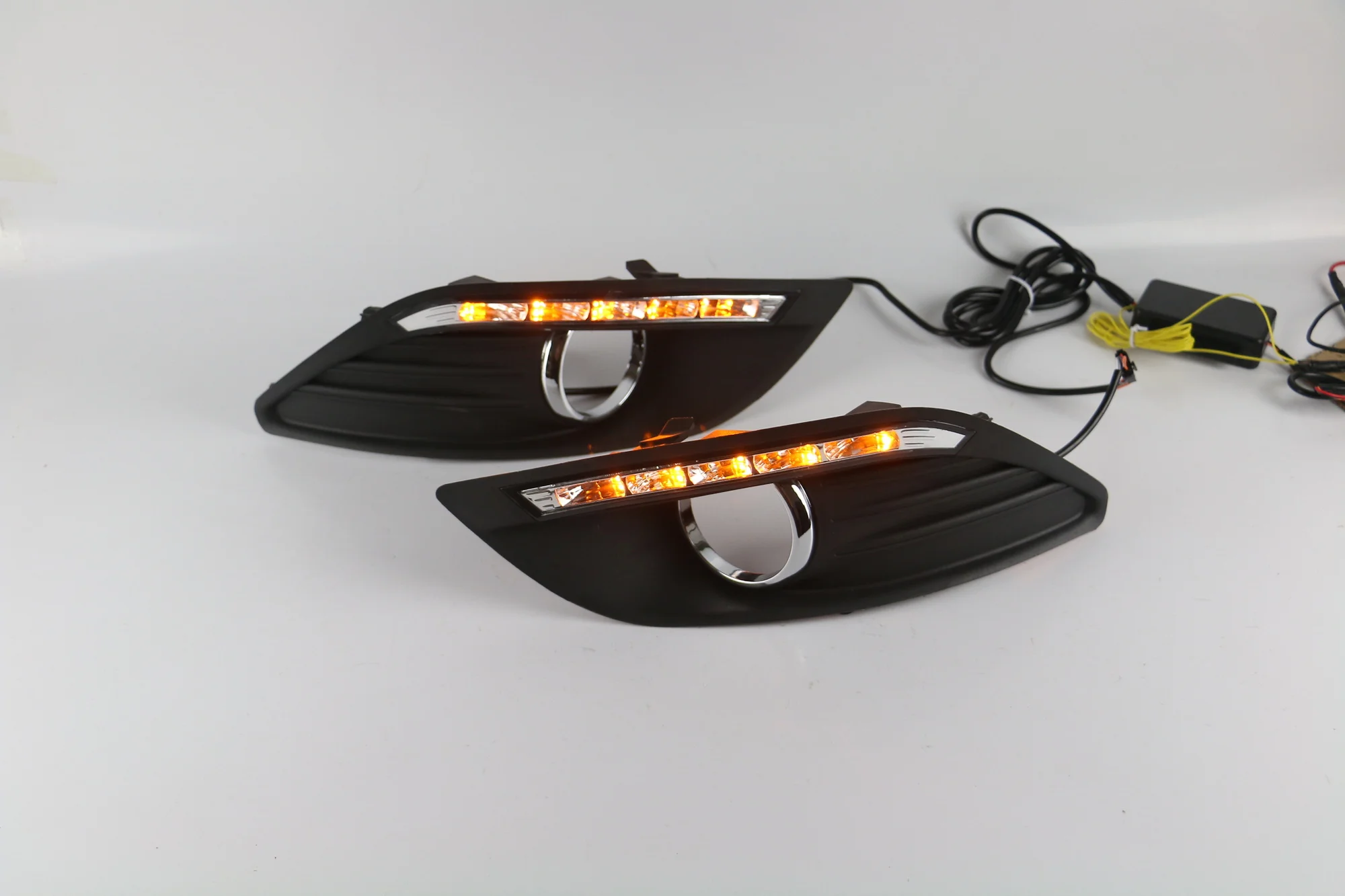 

Eosuns Led Drl Daytime Running Light for Ford Focus 2009-2013 with Moving Yellow Turn Signals