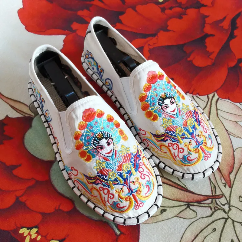 Chinese Traditional Embroidered Flats Shoes Women Classic Embroidery Womens Loafers Breathable Slip On Shoes Women Espadrilles