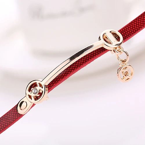 Reloj de pulsera a la moda para mujer, reloj largo y delgado con correa de piel sintética, reloj de pulsera de cuarzo con diamantes de imitación, nuevo reloj para mujer