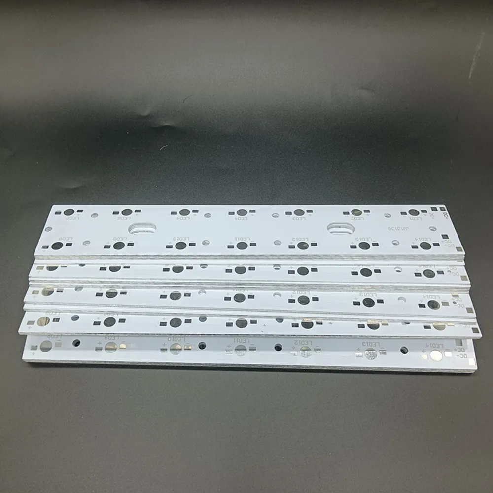 Circuito PCB In alluminio da 257mm x 47mm per 1W,3W,5W LED In serie