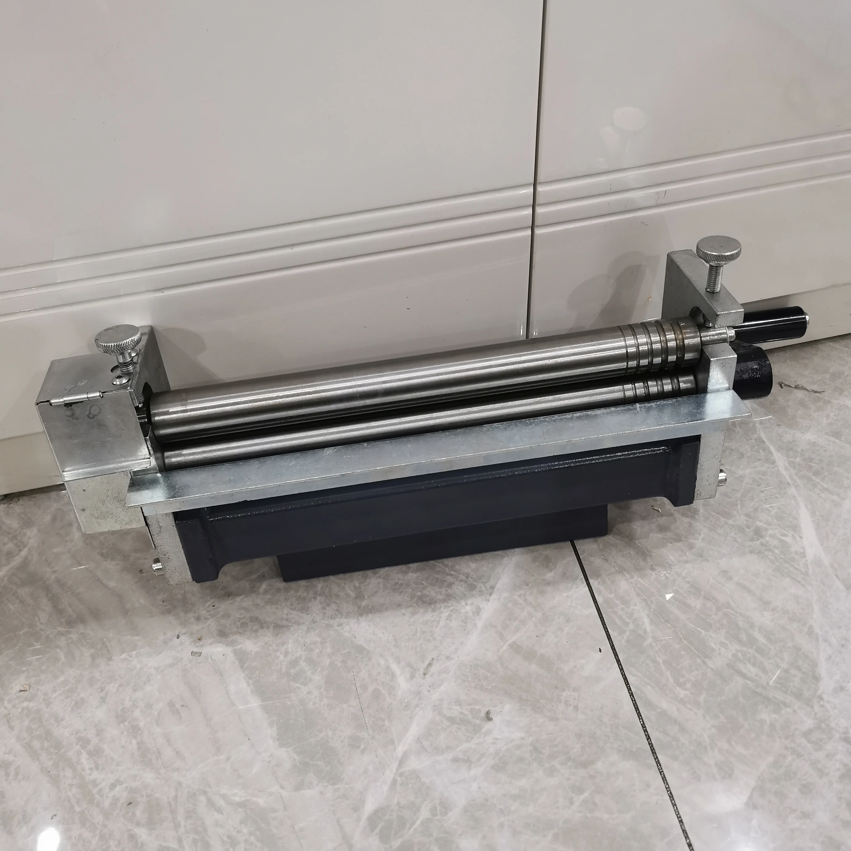 Piccolo Manuale D\'acciaio Piatto Rolling Macchina In Metallo Piastra di Piegatura Rotonda Macchina