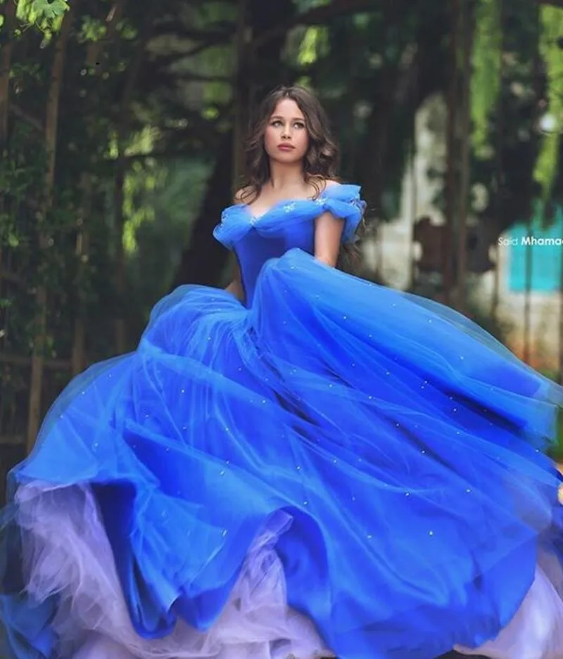 Gaun Cinderella Biru Royal Quinceanera Gaun Pesta Manis 16 Gaun Tulle dengan Manik-manik Bahu Terbuka