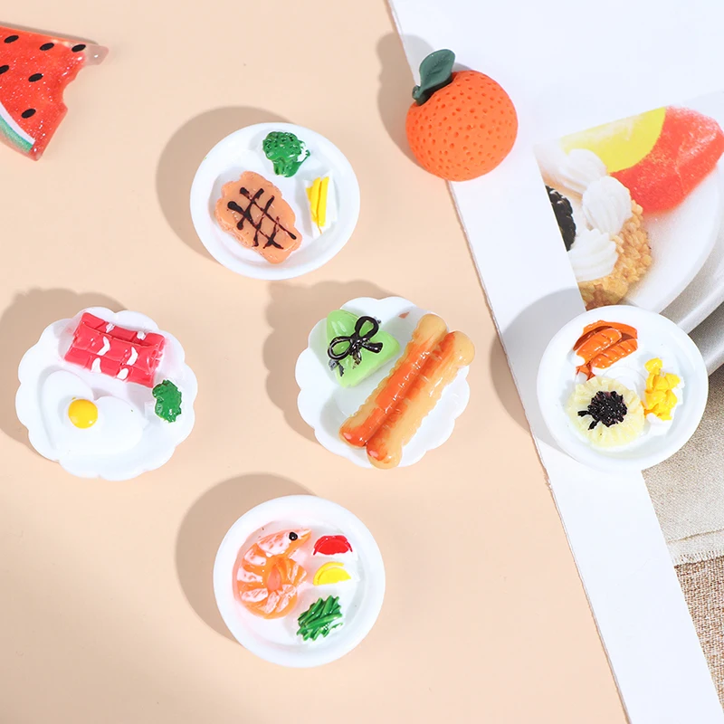 5 pz 1:12 simulazione casa delle bambole Mini modello di cibo ornamenti piatto per la colazione pane all'uovo accessori per casa delle bambole giocattolo per bambini inviato a caso