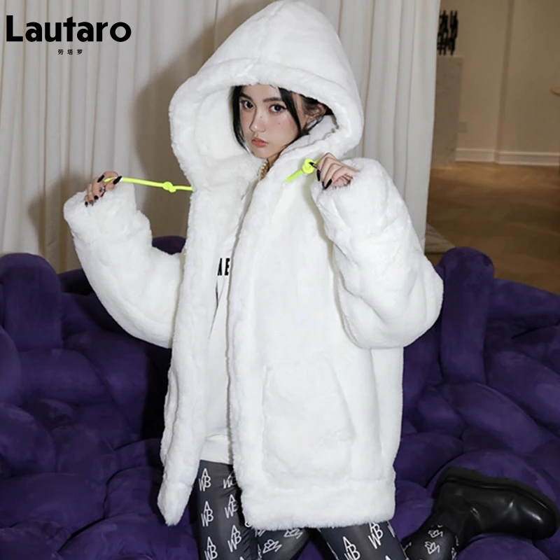 Lautaro Winter White Oversized Warm Soft Faux Fur Coat Women Long Sleeve Zipper Fluffy Jacket Loose Casual Furry Sweatshirt 2021