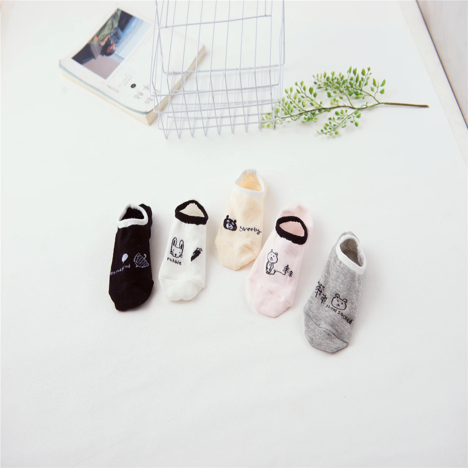 New classic childhood black and white socks Creative black and white cat socks  516