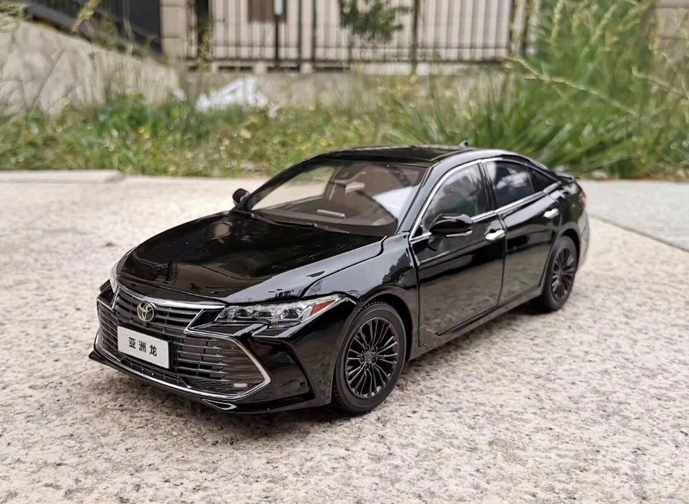 ORIGINAL Collectible 1::18 Diecast TOYOTA AVALON BLACK CARBON/CRYSTAL BROWN CAR COLLECTION SCALE MODELS FOR BIRTHDAY GIFT