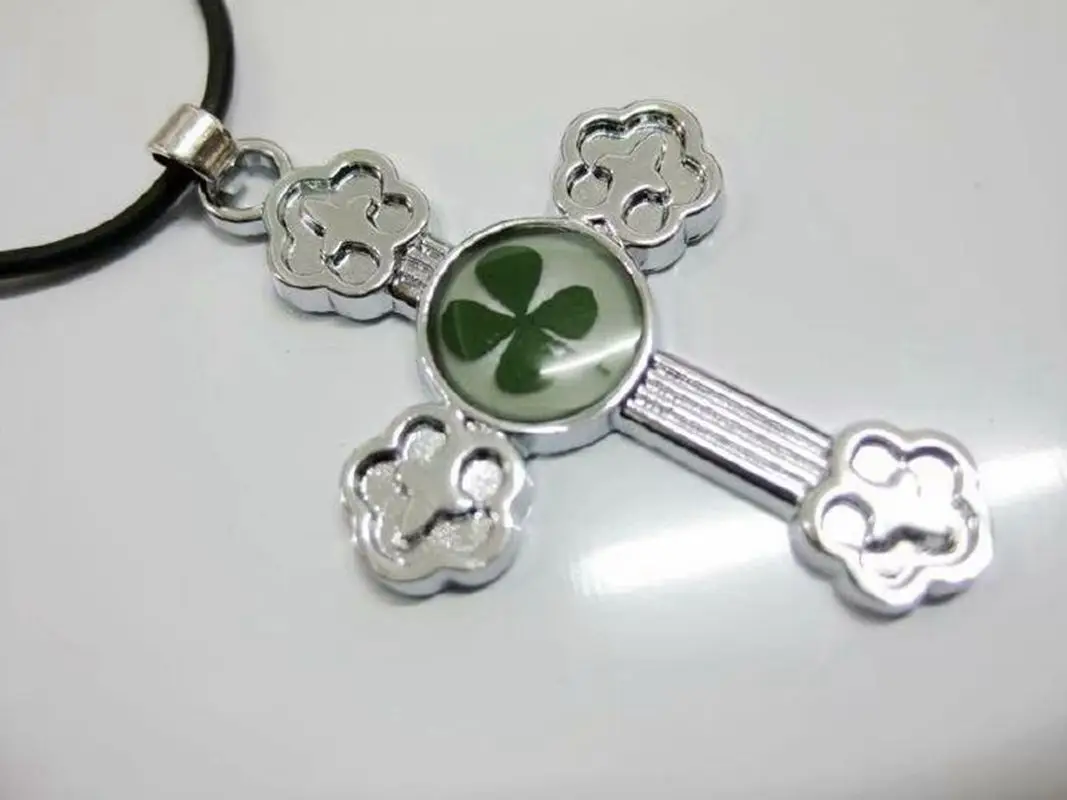 100 pcs Shamrock Lucky Clover Pendant Four Leaf Clover Real Jewelry Gifts