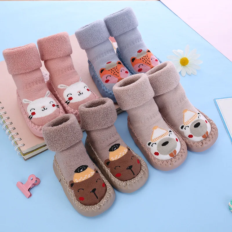 Kleinkind Innen Socke Neugeborenen Prewalker Kinder Baumwolle Socken Winter Dicke Terry Baby Mädchen Socke Gummi Sohle Infant Lustige Cartoon Socke