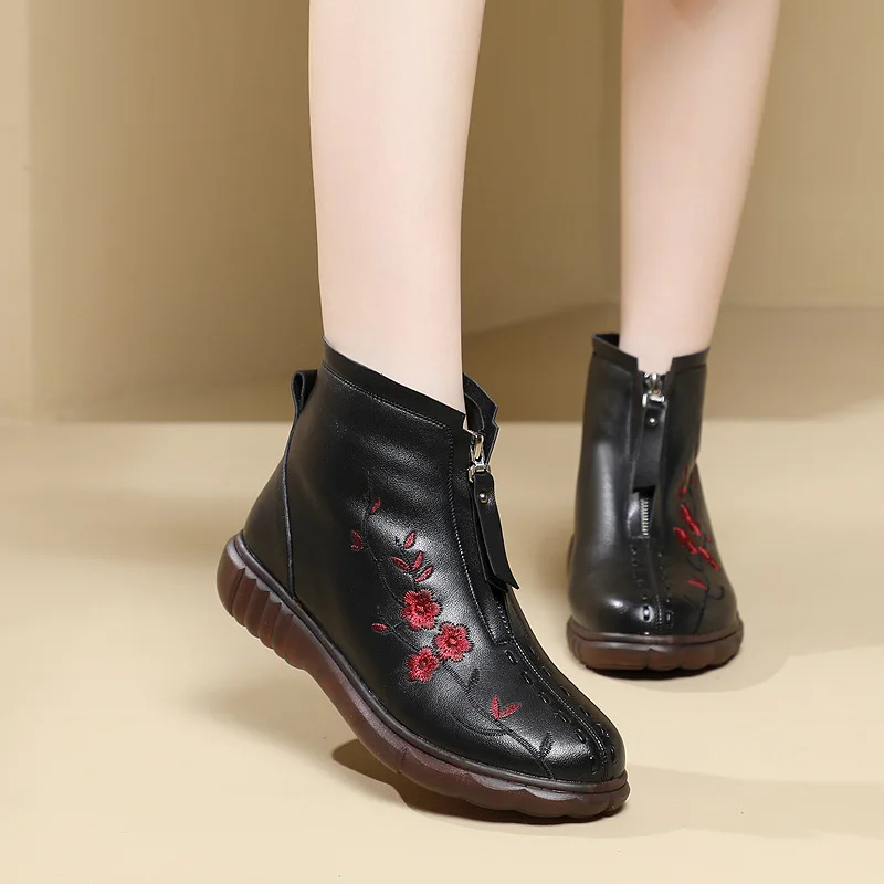 New Exquisite Embroidery Top Cowhide Plush / Wool Boots Flat Soft Sole Comfort Winter Shoes Woman Boots Fashion Ankle Boots