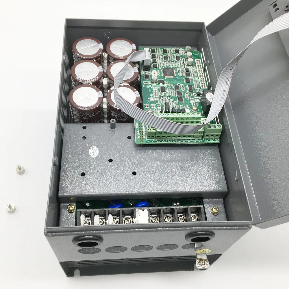 0.75KW Frequentieomvormer 220 V 1HP 4A 1 Fase ingang naar 3 fase uitgang Vector VFD PID Universele CE Voor CNC Router Spindel Fan