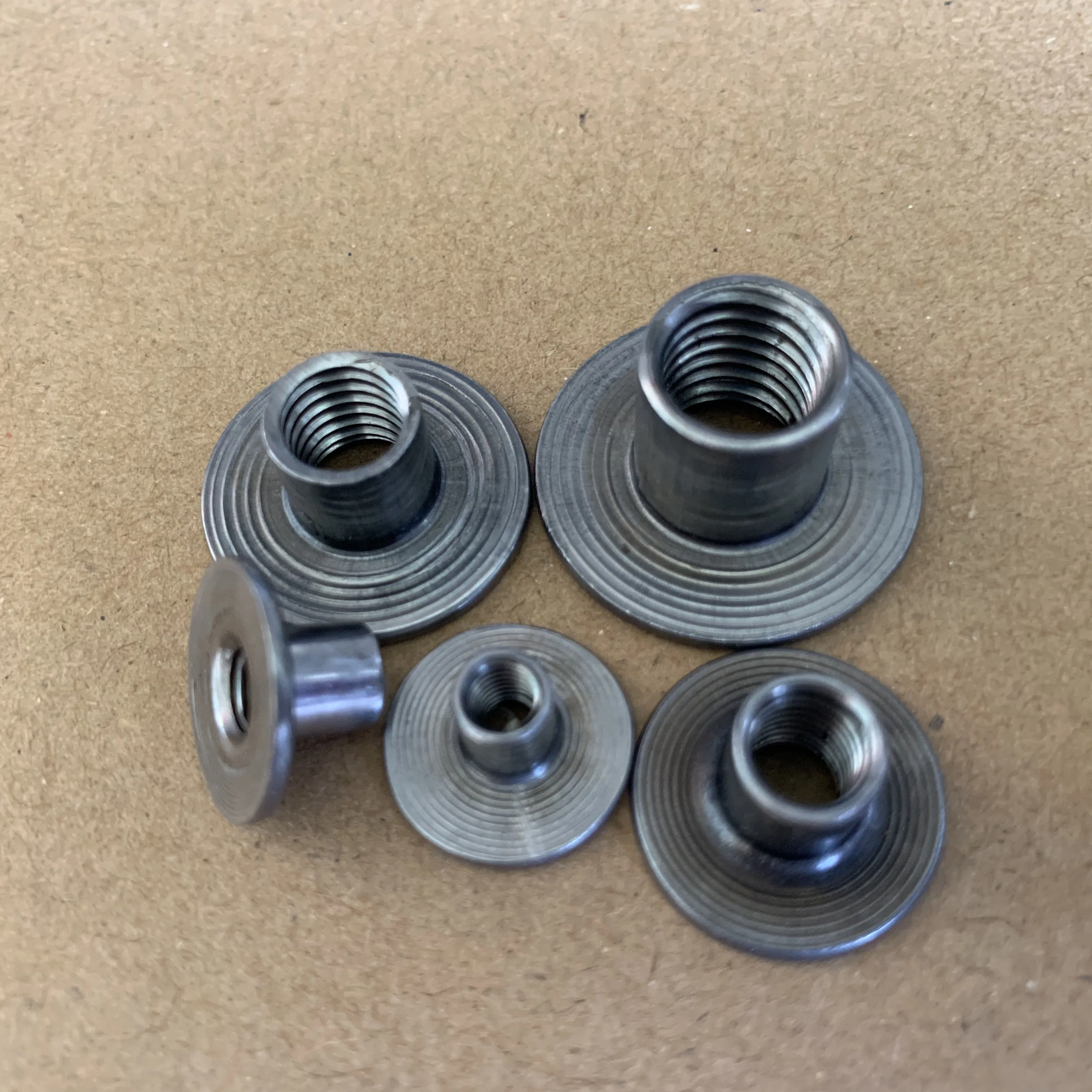 Wkooa 50 sztuk 1/4-20x10mm nakrętka płaskim łbem sześciokątnym tuleja gniazdowa sprzęt meblowy