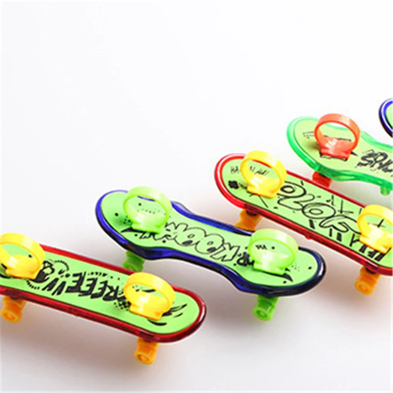 Giocattolo scorrevole per dita in plastica creativo bambini bambini Mini finger Board tastiera in lega Skate Boarding Toys regalo Boy Toys