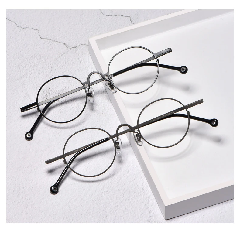 BCLEAR 2021 Neu eingetroffen: Retro-Brille mit kleinem, rundem Rahmen aus reinem Titan für Kurzsichtigkeit, Herrenmode, ultraleichte Herrenbrille – Detail 2