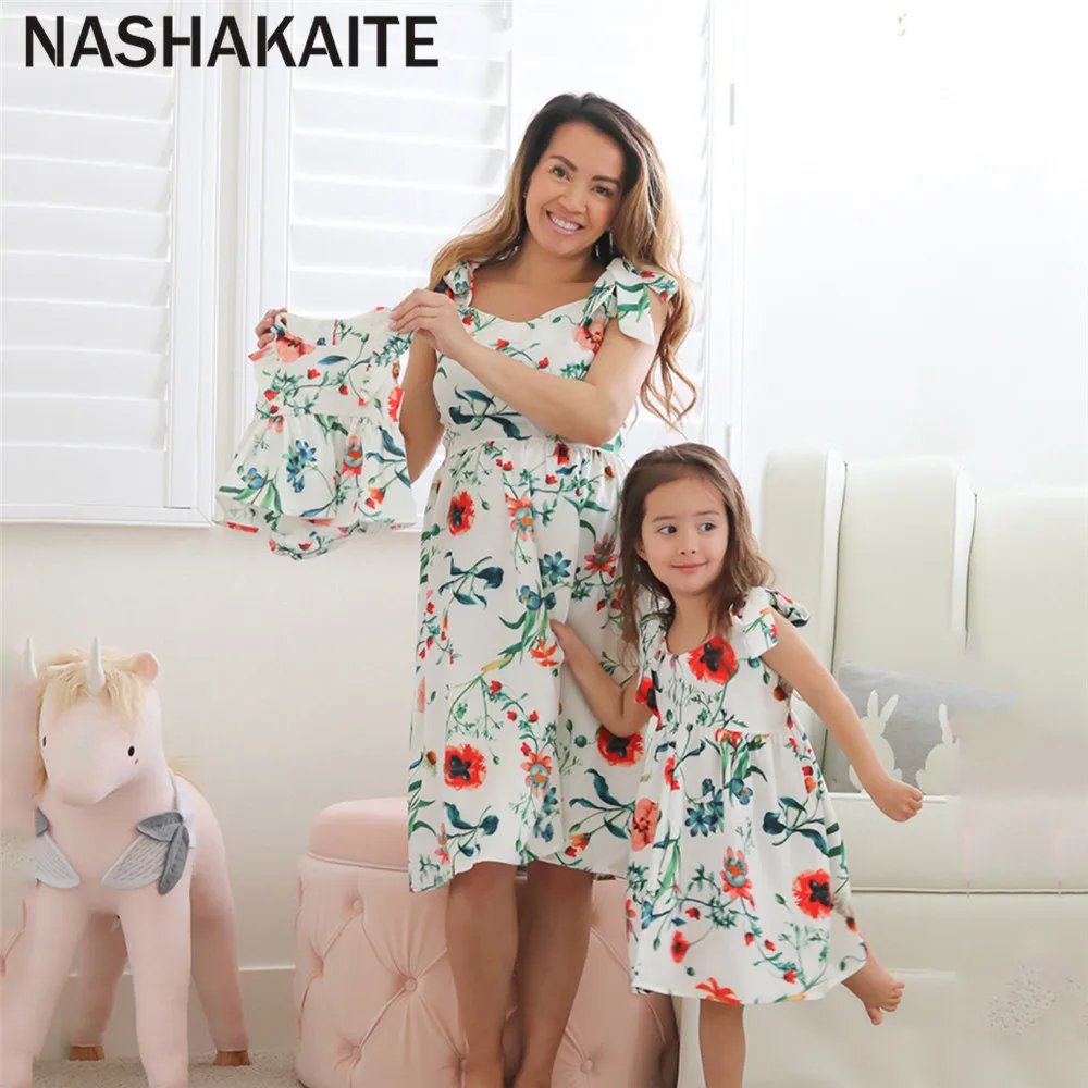 

NASHAKAITE Mother And Daughter Dress Summer White Floral Print Dress For Mommy And Me Clothes Family Look Mommy And Me Dress