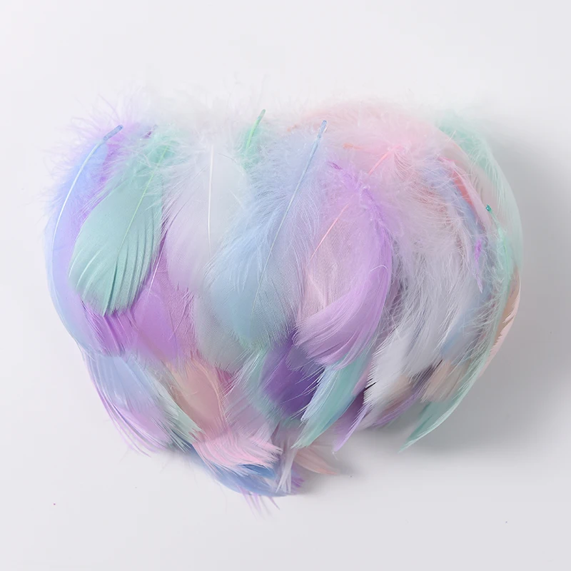 Plumas de ganso pequeñas y esponjosas para manualidades, Plume de cisne colorido teñido para bricolaje, decoración de fiesta de carnaval, accesorios artesanales, 4-8CM, 100 piezas