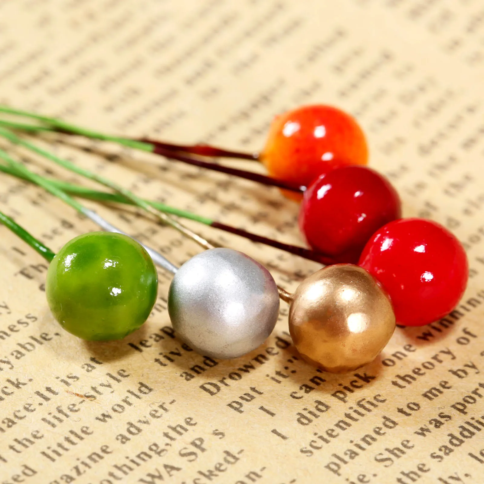 

50pcs Artificial 6 Color Berry Holly Berries Home Bouquet Christmas Decoration Xmas Holly Wreath 6 Colors Craft 10mm