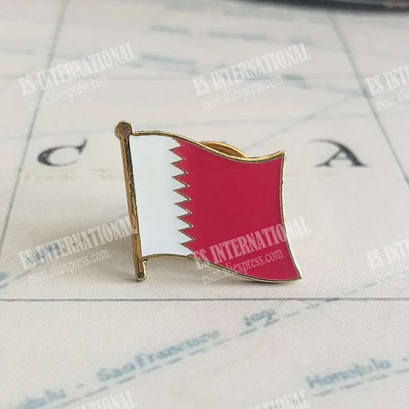 Qatar National Flag Crystal Epoxy Metal Enamel Badge Brooch  Collection Souvenir Gifts  Lapel Pins Accessories  Size1.6*1.9cm