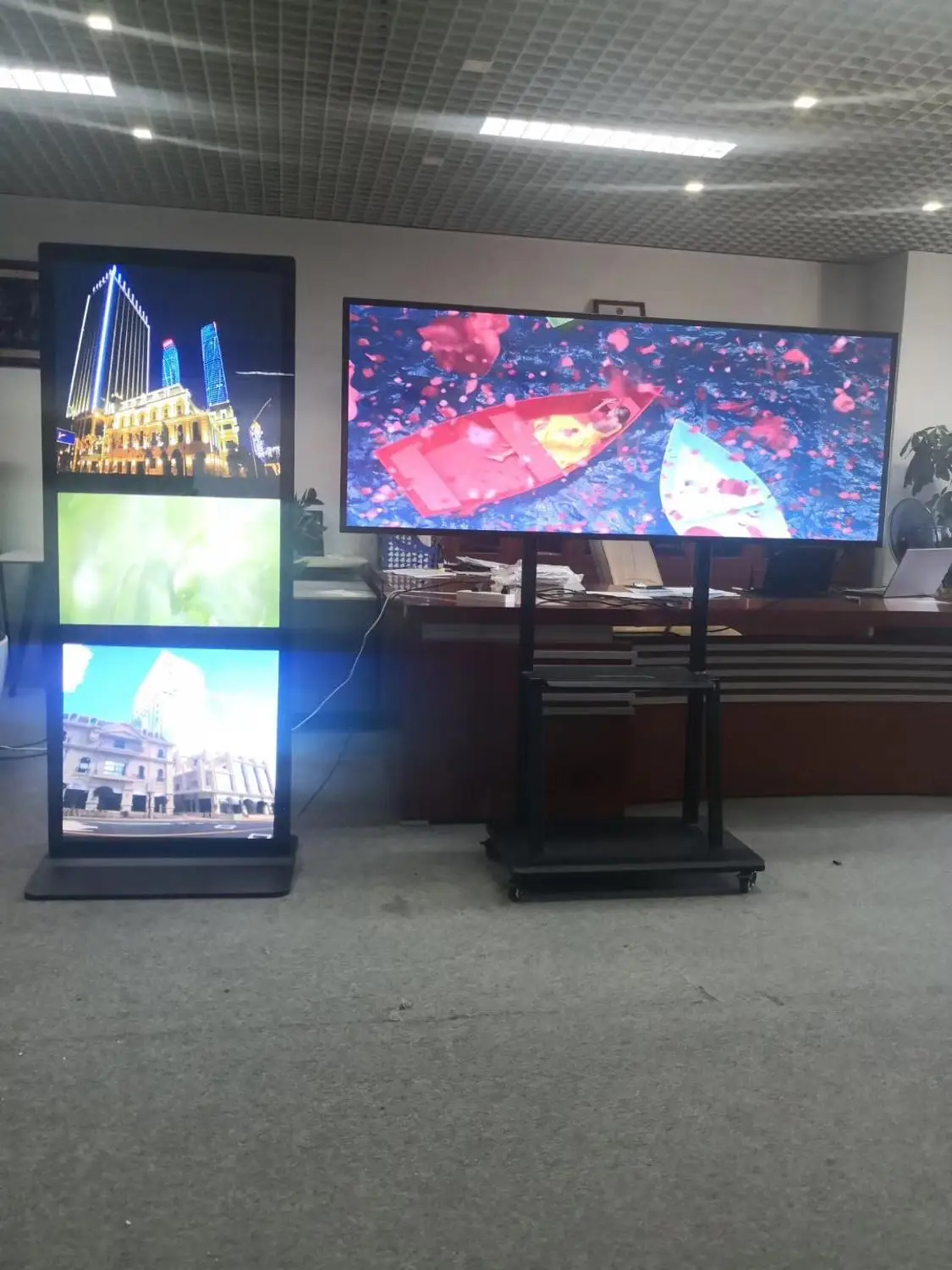 50 Inch Webcast Digitale Media Totem Breed Uitgerekt Bar Lcd Display Monitor Intalled Android Os Of Windows Os