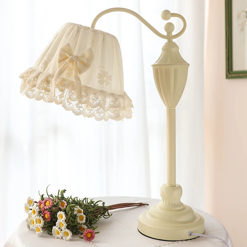 

European fashion lace fabric white table lamps Romantic rural maid lovely small fresh iron lamps bedside&foyer&bedroom SFY004