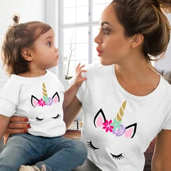 Camiseta a juego con estampado de unicornio para madre e hija, ropa de moda para madre e hija, atuendos de apariencia familiar, 1 unidad