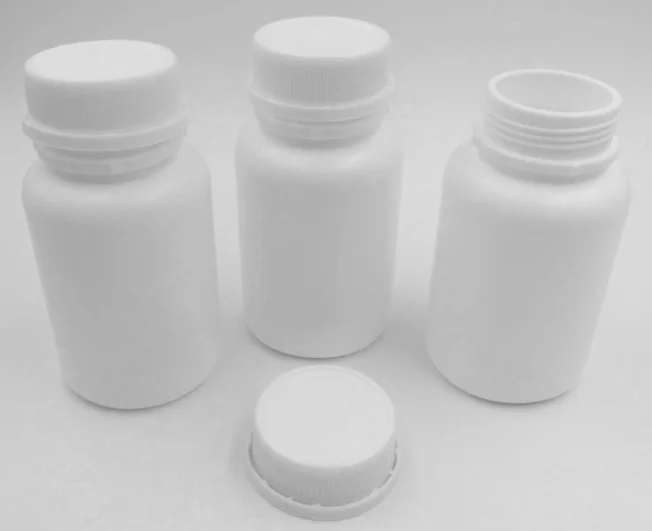 Garrafas recarregáveis brancas das cápsulas da vitamina do hdpe de 50 pces 100ml 100cc com tampões invioláveis