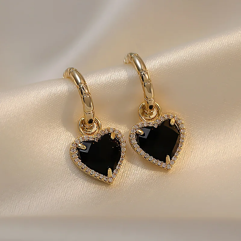 Korean Version Of Earrings 2021 Fashion New Temperament Earrings Black Crystal Peach Heart Simple Earrings Women\'s Sale Bangtan