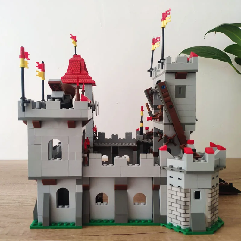 Mittelalterlichen Ritter Burg Serie Gebäude Block Königreiche Militär Satz Kinder DIY Pädagogisches Modell Bricks Spielzeug Für Kinder Geschenk