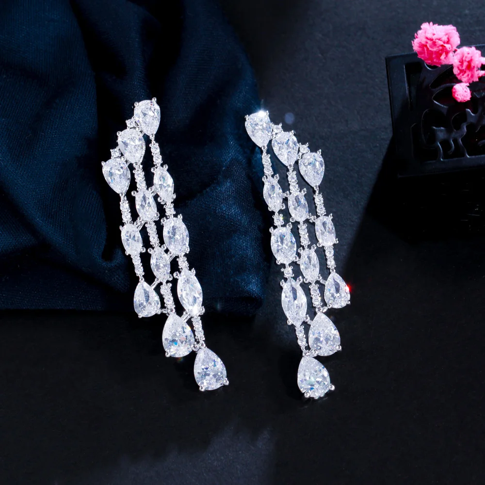 CWWZircons 3-reihige geometrische Wassertropfen-Micro-Zirkon-Pavé-Ohrringe für Damen, lange Hochzeits-, Braut-, Party- und Verlobungs-Ohrringe, Großhandel E0733 – Detail 6