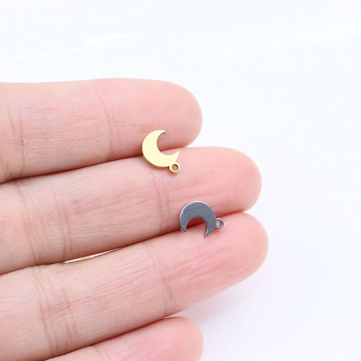 10pcs 8mm Wholesale Stainless Steel Mini Moon Charms Pendant Girl DIY Necklace Earrings Bracelets Unfading Colorless 2 Colors