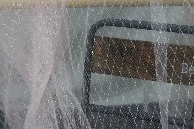 150cm Wide 1meter/lot Thin Tulle Fabric Veil Lace Fabric Material Grid Black White Gold Silver Thread Decoration X1087