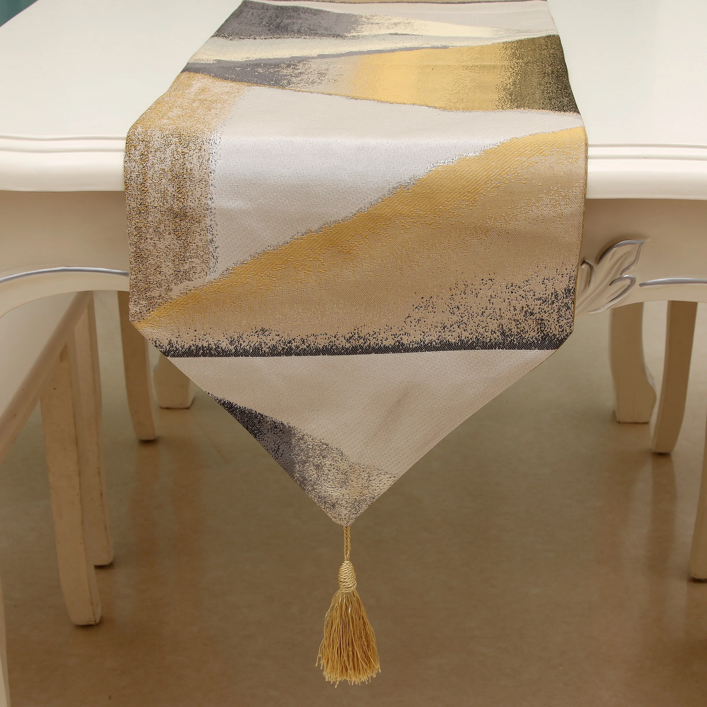 Painting Luxury Table Runner with Tassels for Dining Table Wedding Party Christmas Cake Floral Soft Tablecloth Decoration