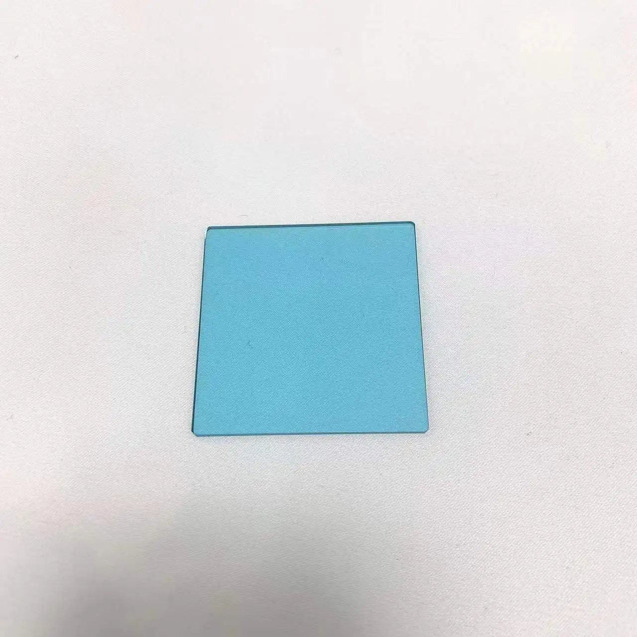 Multiple Sizes 320nm To 660nm Pass And Cut 700~900nm IR Blue Light Filter Glass Type QB26 BG18