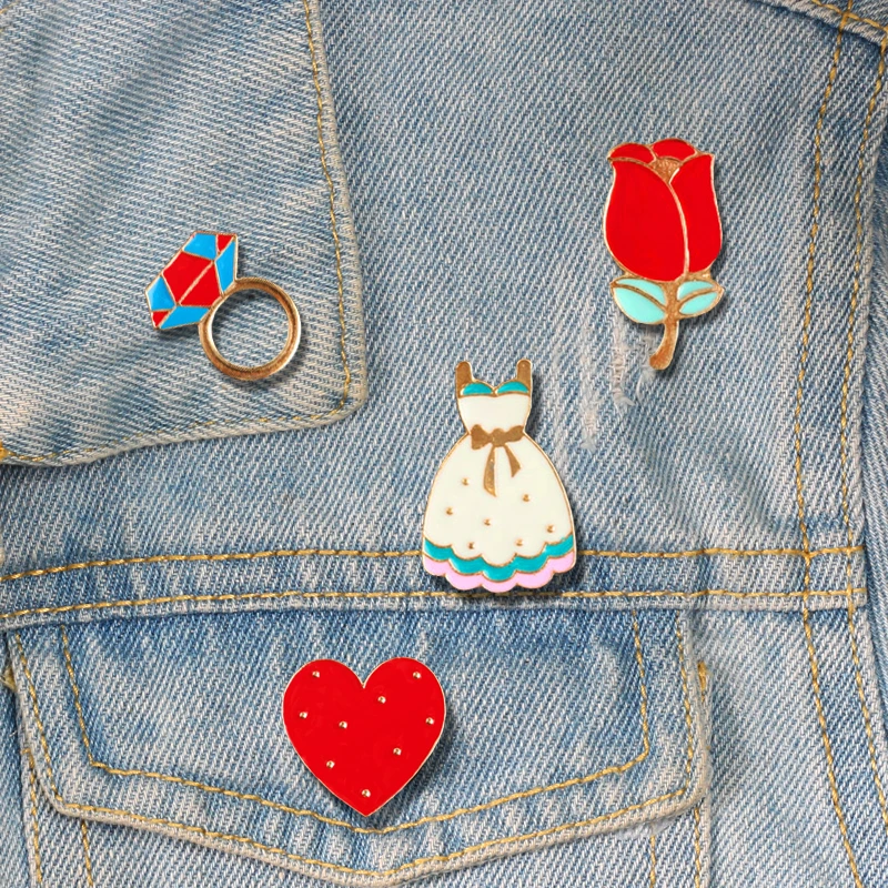 دبابيس من المينا ذات الطابع الشخصي للأحذية ذات الكعب العالي ، ودبابيس على شكل حبة ، وقميص جينز رائع ، ودبابيس طية صدر السترة ، والحقائب ، والديكور والمجوهرات ، والهدايا