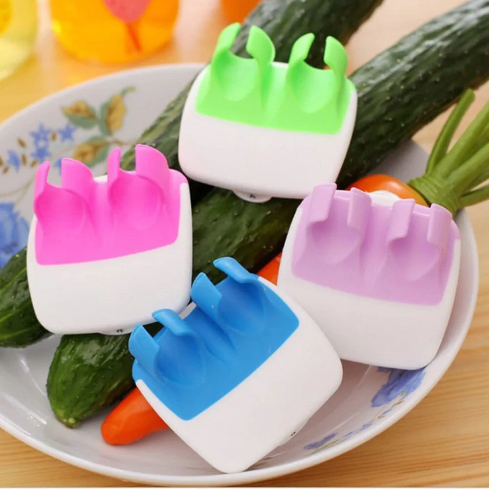 2024 New 1 Creative Finger Held Palm Peeler Easy Hold Kitchen Gadgets Vegetable Fruit Slicer Peeler Durable Kitchen Accessories