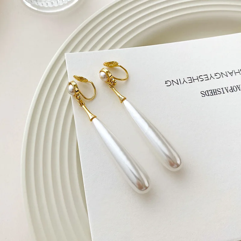 WENHQ Hot Sale Vintage Gold Color Long Style Pearl Clip on Earrings No Pierced for Women Fashion Statement Drop Earrings Jewelry
