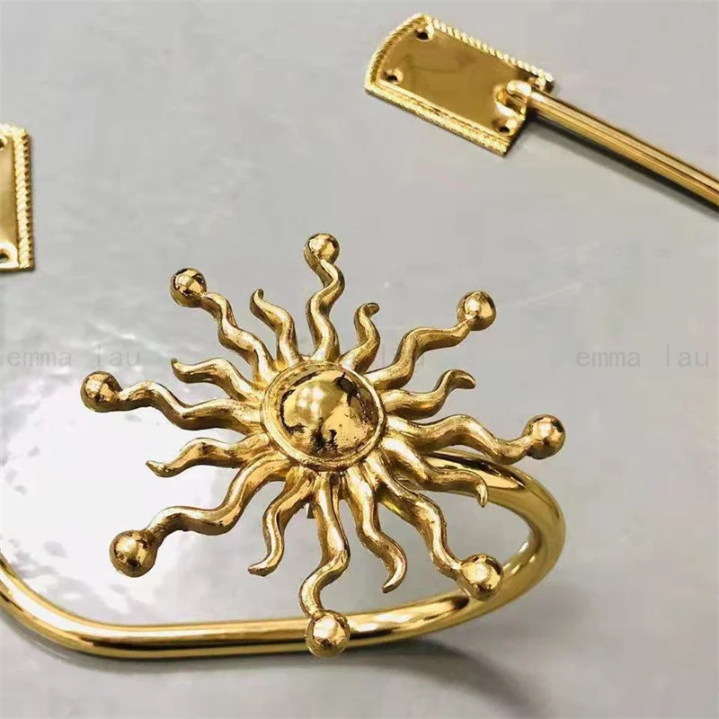 

1Pcs A Pair Creative Sun Shape Brass Curtain Hooks Home Window Curtain Buckles Room Decorative Curtain Wall Hook