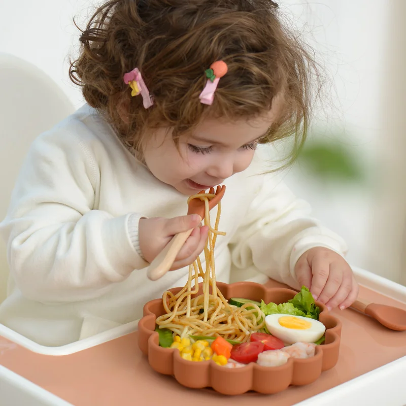 Wholesale Safety Silicone Baby Tableware Mixed Color Animal Shaped Bowl BPA Free Eco-friendly Silicone Infant Fork Spoon