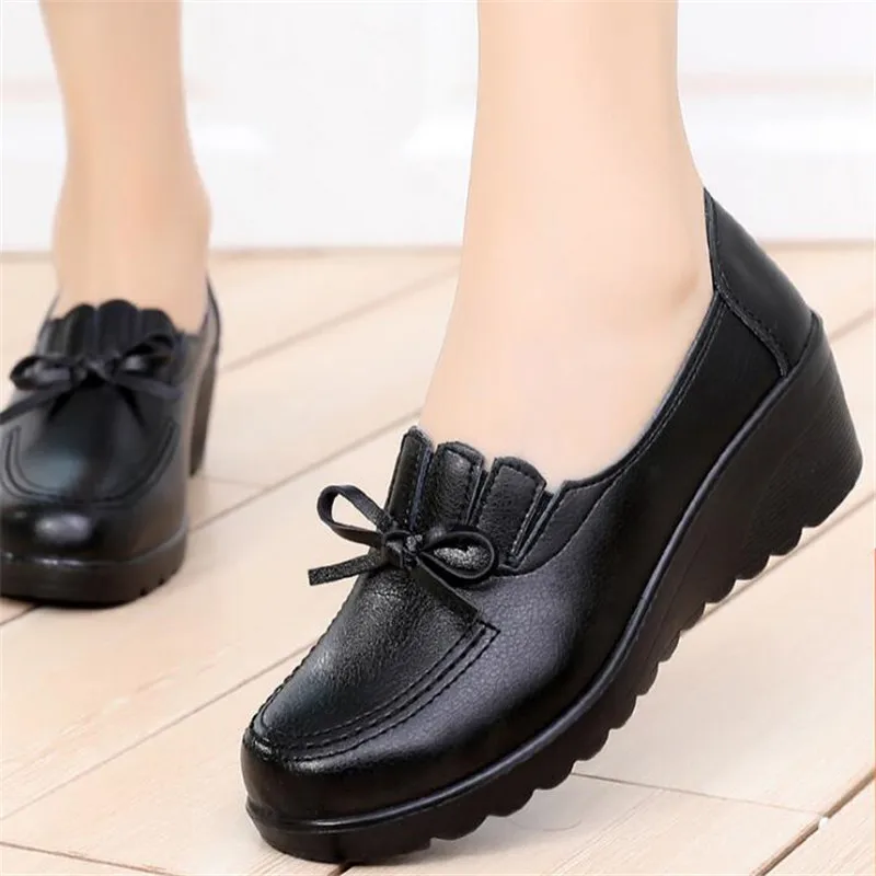 2021 Spring Autumn New Women\'s Single Shoes Loafers Wedges Soft Sole Comfortable Large Size Mother\'s Leather Mid-heel Pumps