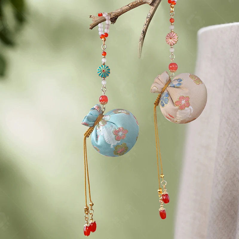 

Ethnic Style Sachet with Brocade Retro Flower Cute Rabbit Pattern Mini Pendant Empty Bag Temperament Hanfu Accessories for Women
