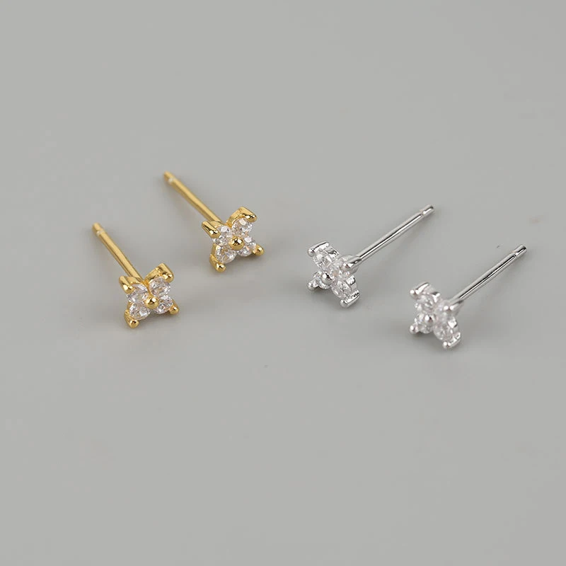 925 Sterling Silver Japanese and Korean Style Girl Clover Zircon Stud Earrings Light Luxury Ladies Valentine's Day Jewelry RD026