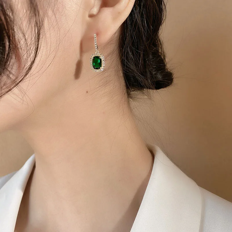 Green Color Crystal Women Dangle Earrings Imitation Stone Pendants Female Drop Earrings Korean Fashion Ear Jewelry aretes mujer