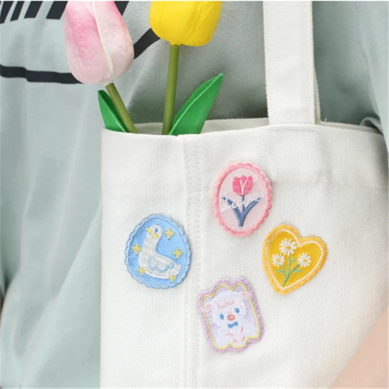 

MAXSIN FUN 1 Pc High Quality Embroidered Flowers Sticker Cartoon Animal Patches Iron On Clothes Jeans Decoration Appliques DIY