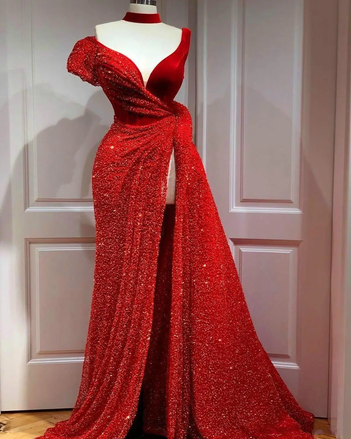 Robe de soirée de forme trapèze, tenue de soirée rouge, épaules dénudées, dentelle, paillettes, perle, fente haute, grande taille, 2020