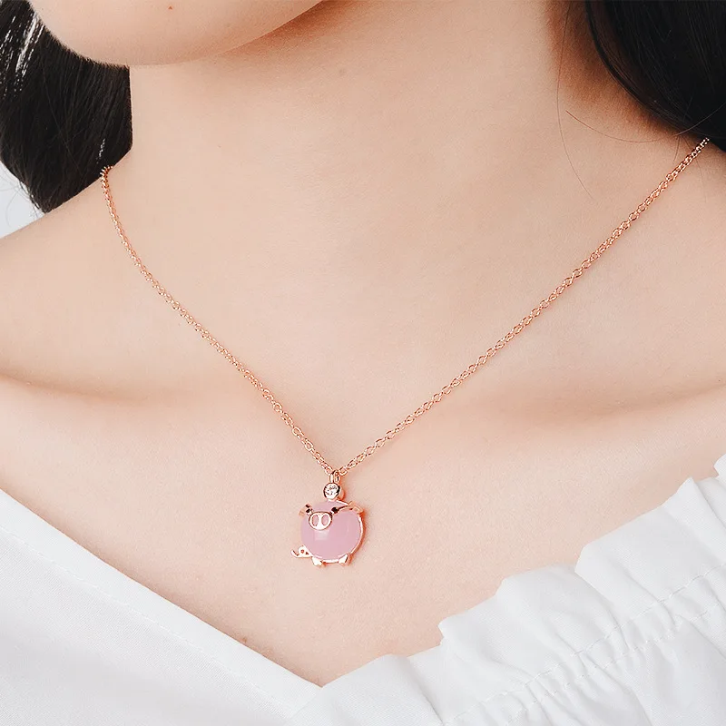 Foydjew Cute Piglet Rose Gold Plated Necklaces Pink Crystal Rose Quartz Small Pig Pendant Clavicle Chain Necklace For Women